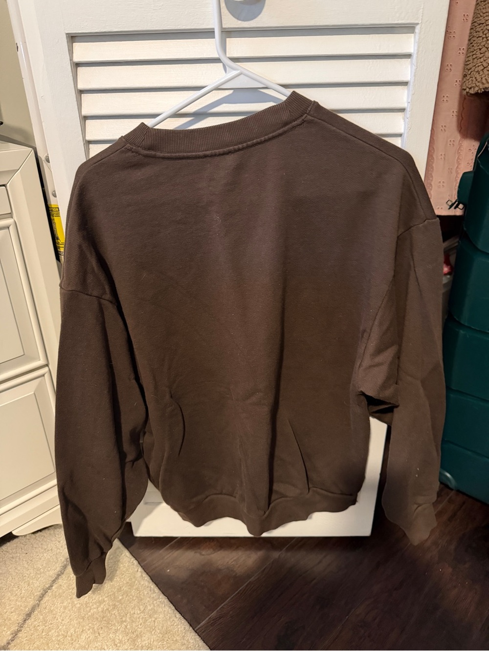 ALO accolade crew neck pullover in espresso - Picture 6 of 6